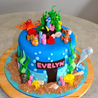 Finding Dory Vanilla Cake with Fondant and Finding Dory Figurines