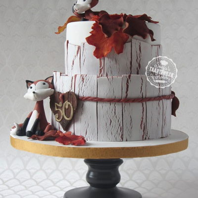 Autumn Cake With Crackled Effect