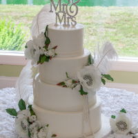 Gatsby Inspired Bride wanted a feathered,pearl and brooch cake that would go with her Great Gatsby Themed Wedding. This bride won a wedding and was so...