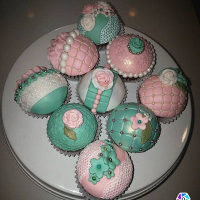 Vintage Style Cupcakes