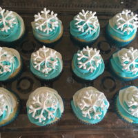Frozen Themed Birthday Crown cake and cupcakes