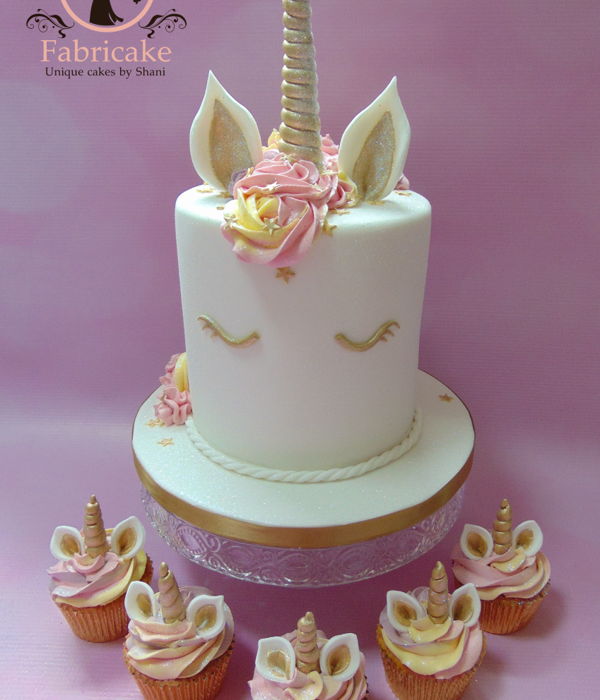 Unicorn Cake With Matching Cupcakes