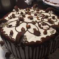 Peanut Butter Cup Delight Perfect cake for the peanut-butter lover! Simple drip cake decked out with delicious peanut-butter cups.