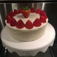 Strawberries 'n Cream Cake Strawberries 'n Cream Cake