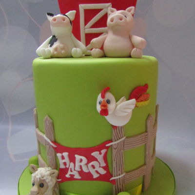 Farm Yard Cake With Matching Cupcakes