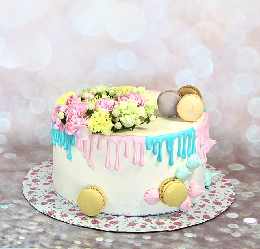 Gender Reveal Drip Cake