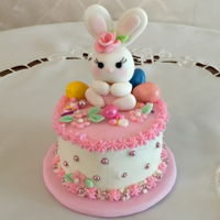 Easter Mini Cakes Vanilla cakes, buttercream icing, fondant, sugar paste figures, sprinkles cupcakes and candy